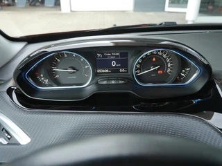 Peugeot 2008 1.2 PureTech Allure 110pk | Extra getint glas | Achteruitrijcamera | Climate control | Apple carplay/Android auto | Lage km.stand | Lichtmetalen velgen | Regensensor / 16