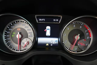 Mercedes-Benz GLA 200 Ambition  Panoramadak Navigatie Bi-Xenon / 10
