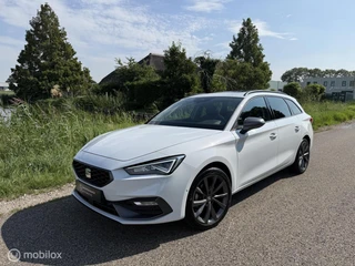 Seat Leon Sportstourer 1.5 eTSI FR / Pano / Trekhaak / Beats