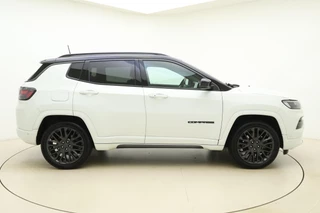 Jeep Compass 4xe 240pk Plug-in Hybrid Automaat S | Lederen bekleding | Navigatie | Trekhaak | Achteruitrijcamera | Electrische achterklep | Keyless | Stoel- en stuurverwarming | 19" Lichtmetalen velgen / 11