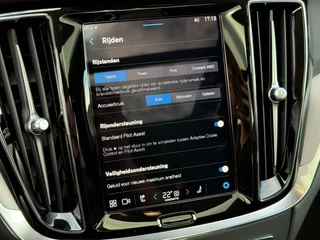 Volvo V60 2.0 T6 AWD Ultra Dark Panodak Leer H&K Head up / 48