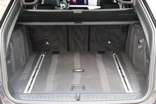 BMW 5 Serie Touring 520i High Executive M Sport Pakket Automaat  / Trekhaak / Panoramadak / Stoelverwarming / Nappa Leder / Comfortstoelen / Achteruitrijcamera / Apple Carplay / Driving Assistant / Cruise Control / Navigatie Professional / Adaptief Onderstel / 50