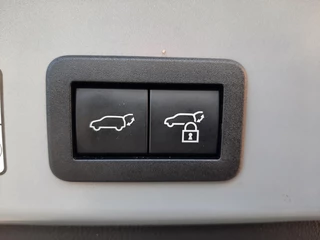 Toyota Corolla Cross 2.0 HYBRID FIRST EDITION BLIND-SPOT ELEK-ACHTERKLEP KEYLESS LM-VELGEN PARK-SENSOREN APPLE/ANDROID STOELVERW DRAADLOOS-LADEN AD-CRUISE BLUETOOOTH DAB+ / 8