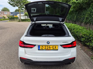BMW 5-serie Touring 530e M Sport LED CarPlay Elek. Stoelen 100% dealer onderhouden 530e Business Edition Plus / 30