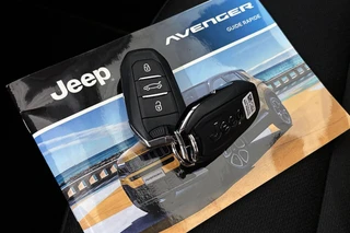 Jeep Avenger 1.2 e-Hybrid Summit Keyless 360-Camera Camera JBL Apple CarPlay / 28