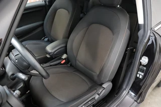 MINI Cooper Hatchback Business 3 deurs  / Navigatiesysteem / Airconditioning / Cruise Control / Bluetooth / Audio / 15 Inch / Elektrisch Pakket / 13