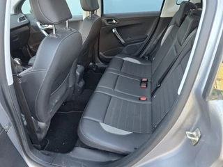 Peugeot 2008 1.2 PureTech Allure Pano Navi / 11