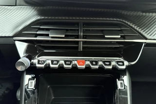 Peugeot 2008 1.2 PureTech Active Pack 100 PK | Handgeschakeld | Trekhaak | Navigatie | Climate Control | Bluetooth | Cruise Control | Licht Metalen Velgen | Stuurwielbediening | 1e eigenaar / 27