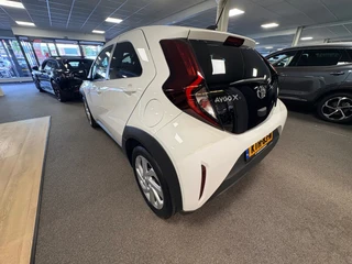 Toyota Aygo X 1.0 VVT-i MT first / apple /stoelverw /cruisec /camera/pdc/clima/boeken / 9