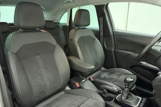 Opel Crossland 1.2 Turbo Ultimate 110 PK | Navigatie | Alcantara bekleding | Climate control | Camera | DAB Radio | Extra getint glas | Keyless / 15
