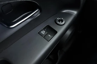 Kia Venga 1.6 CVVT DynamicPLusLine | Trekhaak | Cruise control | Airco | Achteruitrijcamera | Navigatie | Lichtmetalen velgen / 19