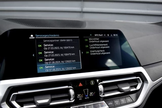 BMW 3 Serie 330e M Sport Individual  | 19'' Wielen | Lederen Bekleding | CarPlay | Audio Media Pack | 1e Eigenaar | / 15