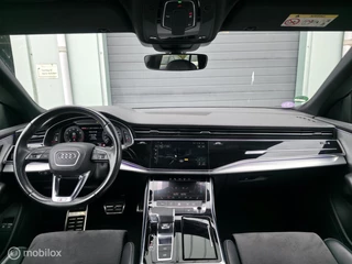Audi Q8 55 TFSI e Quattro S-Line / Nachtzicht / HUD / Sfeer / 19
