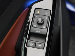 Volkswagen ID.4 Pro Performance 77 kWh 204 Pk | Stoel/Stuurverwarming | Adaptive cruise | Camera | CarPlay | 54.397 Km !! / 19