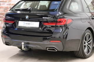 BMW 5 Serie Touring 520i High Executive M Sport Pakket Automaat  / Trekhaak / Navigatie Professional / Achteruitrijcamera / Comfortstoelen / DAB / Apple Carplay / Stoelverwarming / Adaptief Onderstel / Cruise Control / LED / 6