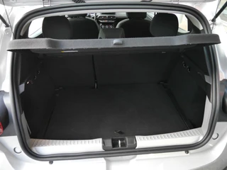 Dacia Sandero Stepway 1.0 TCe 90 Comfort | Automaat | Navigatie | Camera achter | Parkeersensoren voor en achter | Keyless entry en start | Lichtmetalen velgen | Airco | Dakrails | Led verlichting / 12