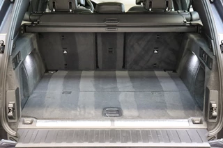 BMW X5 xDrive45e High Executive xLine Automaat  / Panoramadak / SOH 82% / Live Cockpit Professional / Trekhaak / Luchtvering / Stoelventilatie / Personal CoPilot Pack /  Comfortstoelen / Nappa Leder / Harman Kardon / Stoelverwarming / Head-Up Display / Active Steering / Individual Dashboard Leder / 51