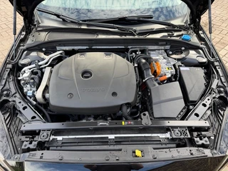 Volvo V60 2.0 T6 AWD Ultra Dark Panodak Leer H&K Head up / 58