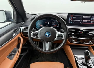 BMW 5-serie Touring 530e Executive M-SPORT - LEER - ACC - STOELVERWARMING / 20