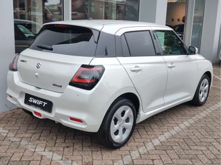 Suzuki Swift 1.2 SELECT SMART HYBRID  Direct Leverbaar | Tot 10 JAAR GARANTIE!  Inclusief € 2.400,- Voorraad Voordeel / 7