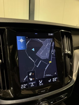 Volvo V60 2.0 T6 Recharge AWD R-Design Pano Leer Camera NAP / 42