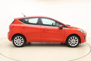 Ford Fiesta 1.0 EcoBoost Titanium | Trekhaak | Navigatie | Camera | Parkeersensoren voor en achter | Climate control | Lichtmetalen velgen / 10