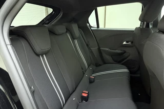 Opel Corsa Electric Long Range GS 51 kWh | Keyless Entry & Start | Climate Control | Navigatie | Extra getint glas | Camera | Parkeersensoren voor & achter | Full LED / 14