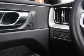 Volvo XC60 T6 Recharge AWD Plus Bright | Stoelverwarming | Trekhaak | 360° Camera |  Long range  | Pilot Assist |  BLIS  | Keyless / 34