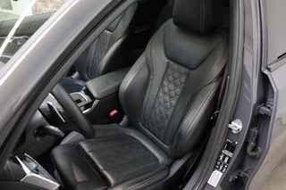 BMW 3 Serie Touring M340i xDrive High Executive M Sport Pakket Automaat  / Live Cockpit Professional / Panoramadak / Trekhaak / Individual Leder Merino / Driving Assistant / M Sport Differentieel / Harman Kardon / M Adaptief Onderstel / Safety Pack / Head-Up Display / 19 Inch / Stoelverwarming voor+achter / 18