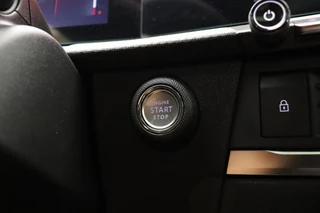 Opel Astra 1.2 Turbo 145pk Hybrid GS 145 PK Automaat | Navigatie | Panoramisch schuif/kanteldak | Stoel & Stuurverwarming | Climate control | Rondomzicht camera | Extra getint glas | 18" Lichtmetalen velgen / 36