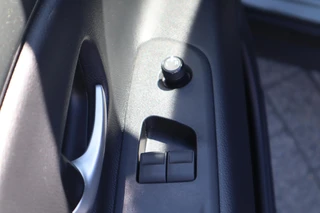 Toyota Aygo X LIMITED JBL-AUDIO STOELVERWARMING KEYLESS PARK-SENSOREN 18"LMV APPLE/ANDROID LED CLIMA CAMERA AD-CRUISE NL-AUTO / 21