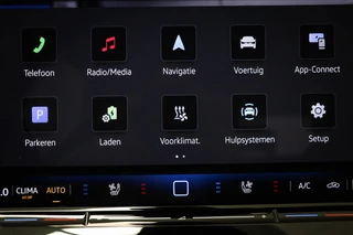 Volkswagen Golf 1.5 eHybrid GTE | LEDER | PANORAMADAK | HEAD UP | STOELVENTILATIE | STUURVERWARMING | TREKHAAK | 18" / 51