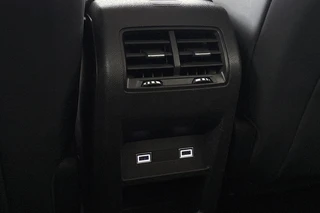 Peugeot 408 1.2 PureTech Allure Pack 130 EAT8 Stoelverwarming Camera Keyless 19" / 12
