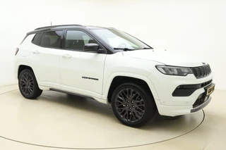 Jeep Compass 4xe 240pk Plug-in Hybrid Automaat S | Lederen bekleding | Navigatie | Trekhaak | Achteruitrijcamera | Electrische achterklep | Keyless | Stoel- en stuurverwarming | 19" Lichtmetalen velgen / 10