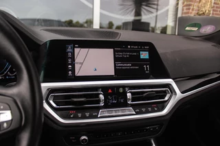 BMW 3-serie Touring 320e High Executive Sport Line | 1e eigenaar | NL auto | Driving Assistant | HiFi audio | LED | 18 inch | Stoelverwarming | DAB | Carplay | Navigatie | PDC / 25