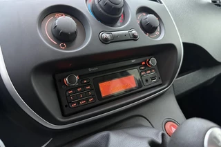 Renault Kangoo Family Rolstoelbus | Invalide vervoer | Rolstoelsauto handgeschakeld | Rolstoellift | Airco | Verlaagde vloer achterin | Oprijplaat of elektrische rolstoellift | 3-punts rolstoelgordelsysteem | Elektrische spanbanden | Extra lange veiligheidsgordels | Antislip-oprijplaat | Rolstoelplaats achter bestuurder/passagier | Versterkte vloerconstructie / 24