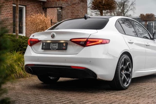 Alfa Romeo Giulia 2.0T Super 200 PK Aut Pano Keyless Half/Leder Xenon 19'' / 10