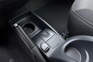 Renault Kangoo Family Rolstoelbus | Invalide vervoer | Rolstoelsauto handgeschakeld | Rolstoellift | Airco | Verlaagde vloer achterin | Oprijplaat of elektrische rolstoellift | 3-punts rolstoelgordelsysteem | Elektrische spanbanden | Extra lange veiligheidsgordels | Antislip-oprijplaat | Rolstoelplaats achter bestuurder/passagier | Versterkte vloerconstructie / 26