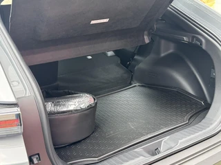 Toyota C-HR+ First Edition 77 kWh WARMTEPOMP EL-ACHTERKLEP PRIVACY-GLASS 18"LMV BLIND SPOT STOELVERW. P-SENSOREN / 22