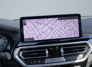 BMW iX3 M Sport High Executive 80 kWh | 1e eigenaar | dealer onderhouden | panoramadak | leder interieur | SOH accu 99.5% / 26