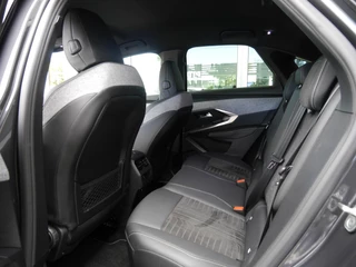 Peugeot 3008 1.2 Hybrid 136 GT | Demo | Stoel en stuurverwarming | Led | Navigatie | Achteruitrijcamera | Keyless entry en start | Parkeersensoren voor en achter | Climate control | Adaptive cruise control / 12