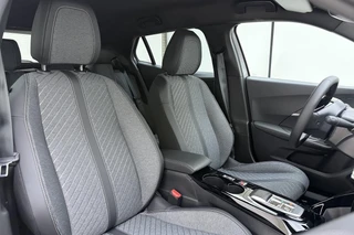 Peugeot 2008 1.2 Hybrid 145 Allure Navigation Pack l Vision Pack l DAB l LED l Bluetooth l Wireless Apple Carplay & Android Auto l 360 Camera l Adaptive Cruise Control l Climate Control l Lichtmetalen Velgen / 15