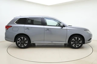 Mitsubishi Outlander 2.0 PHEV Automaat instyle | Navigatie | Lederen bekleding | Achteruitrijcamera | Elektrische achterklep | Stoel- en stuurverwarming | Verwarmd voorraam / 10
