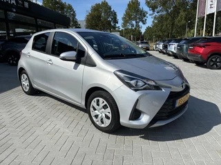 Toyota Yaris 1.0 VVT-i Aspiration 5-Deurs | Climate control | Camera | Navigatie | Cruise control | Elektrisch Pakket | Bluetooth telefoonvoorbereiding / 4