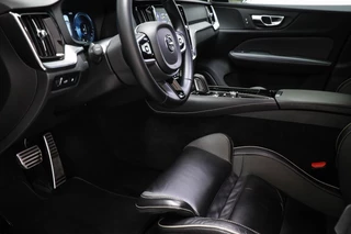 Volvo V60 2.0 T6 Recharge AWD R-Design | PARK ASSIST PACK | DAB | APPLE | VOORRUITVERWARMING | CAMERA / 34