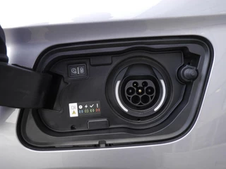 Opel Grandland 1.6 Turbo Hybrid Business Executive | Stoelverwarming en ventilatie | 225 PK | 19 inch lichtmetalen velgen | Lederen bekleding | Parkeersensoren v+a | Elektrisch verstelbare bestuurdersstoel / 50