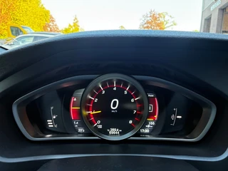 Volvo V40 2.0 T3 153PK! R-DESIGN / 18