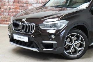 BMW X1 xDrive25i High Executive xLine Automaat  / Navigatiesysteem Plus / Driving Assistant Plus / Trekhaak / Panoramadak / Park Assistant / Leder / Park Assistant / AWD / 18 Inch / Head-Up Display / Stoelverwarming / Hifi / Parkeersensoren / Climate Control / LED / 2