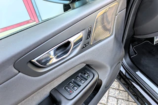 Volvo XC60 2.0 T8 Twin Engine AWD R-Design Panorama Trekhaak / 32