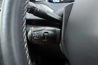 Peugeot 2008 1.2T Blue Lease Allure | 130PK | Trekhaak | Navigatie pakket | Climate control | Panorama dak | Climate Control | Camera achter | / 25
